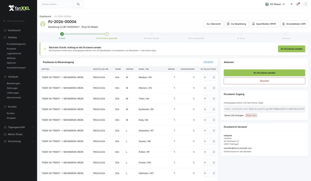 fanXXL Backend: Druckauftrag mit Positionen, Namen und Nummern, Statusverlauf und auftragsgebundenem Druckerei-Zugang